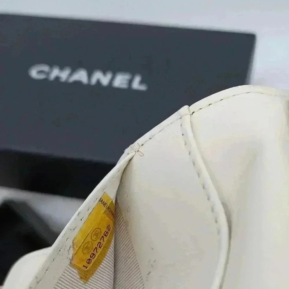 Chanel Black  Diamond Stitched Agenda Cover - Picture 3 of 10